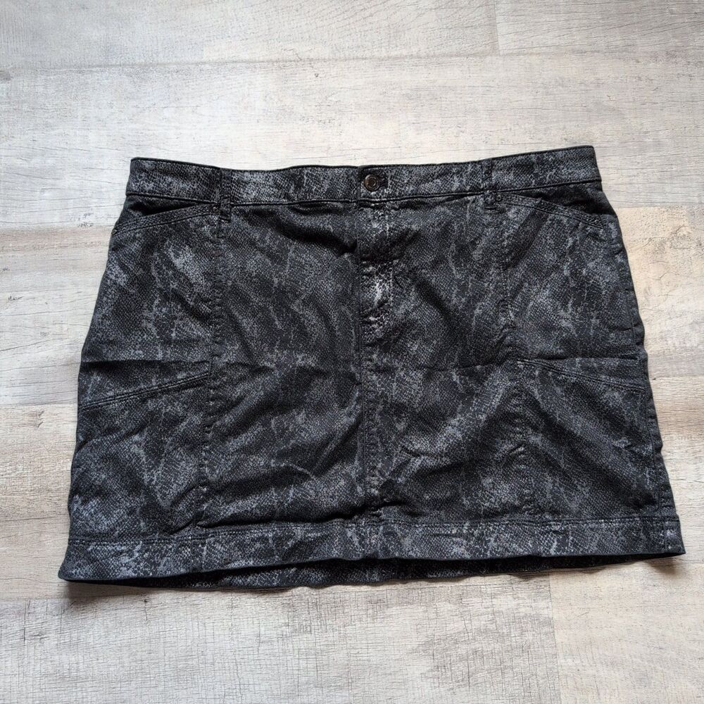 White House Black Market Women's 18 Black White Snake Print Pencil Skirt